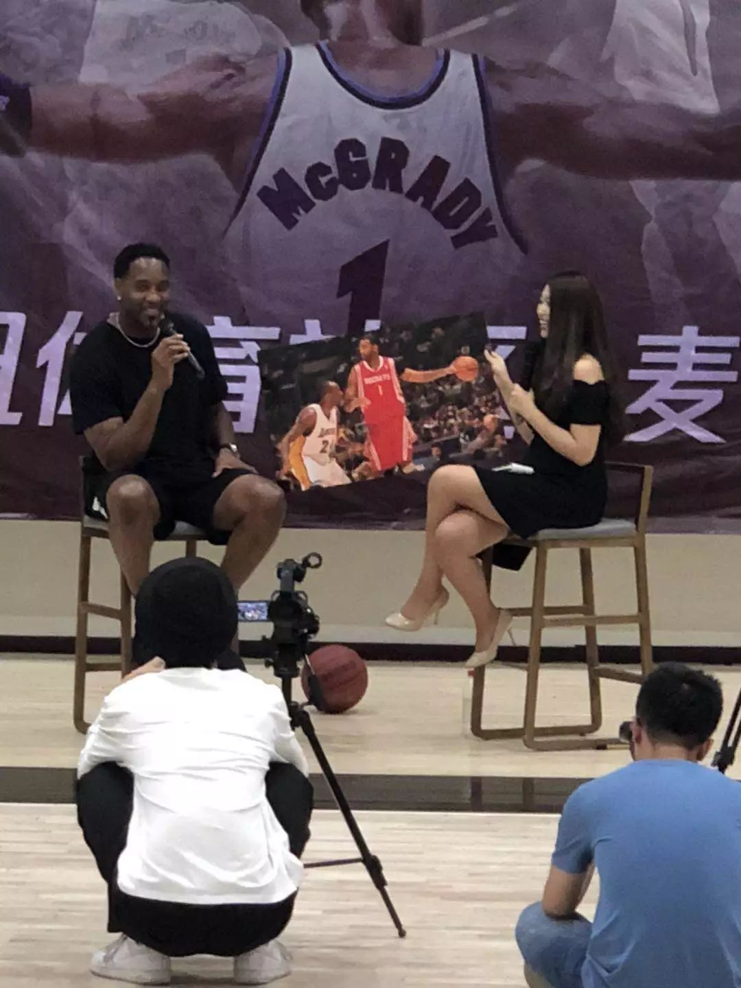 太强了！中国羽毛球又一天才横空出世，18岁少年连赢三位世界冠军（震撼！国羽再迎天才新星，18岁小将连胜三位世界冠军）