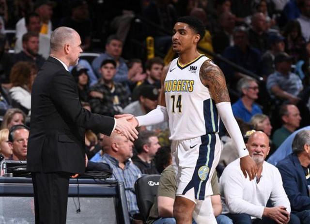 记者：富安健洋已与阿贾克斯就一份短期合同达成一致（消息称，富安健洋已与阿贾克斯谈妥短期合约）