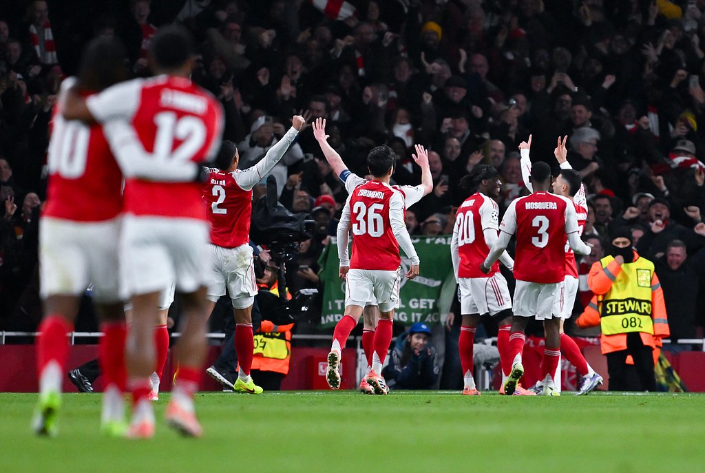 36分钟2板！艾顿遭喷惨：畏惧对抗+不会抢板+防守漏洞+非内线答案（打了36分钟仅2个篮板，艾顿被质疑：惧身体对抗、抢板乏力、防守成短板、难当内线支柱）