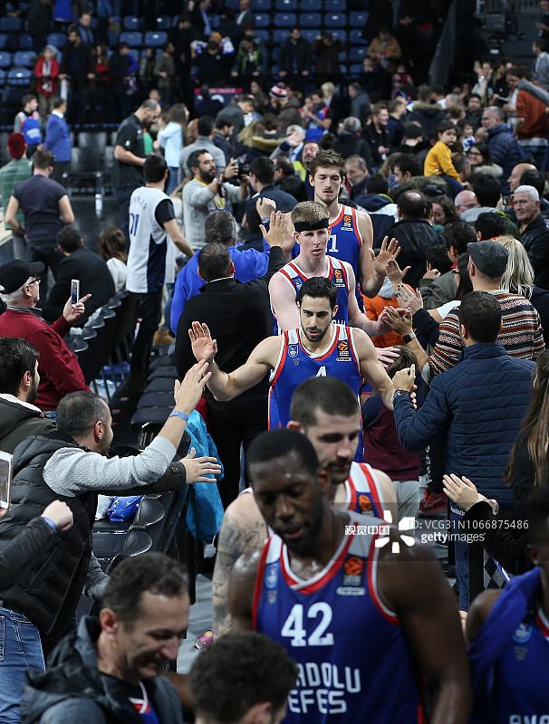 库尔图瓦：阿隆索与我们关系很好，亚马尔的言论反而激励我们（库尔图瓦：我们与阿隆索关系融洽，亚马尔的言论反倒成了动力）