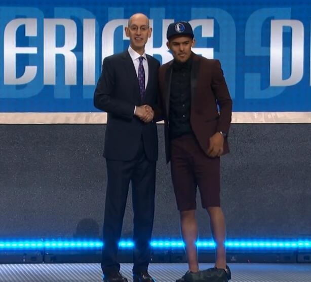 英超前瞻：曼城主场御敌冲胜登榜首，西汉姆欲终结尴尬纪录（英超展望：曼城主场力争取胜冲击榜首，西汉姆誓破尴尬魔咒）