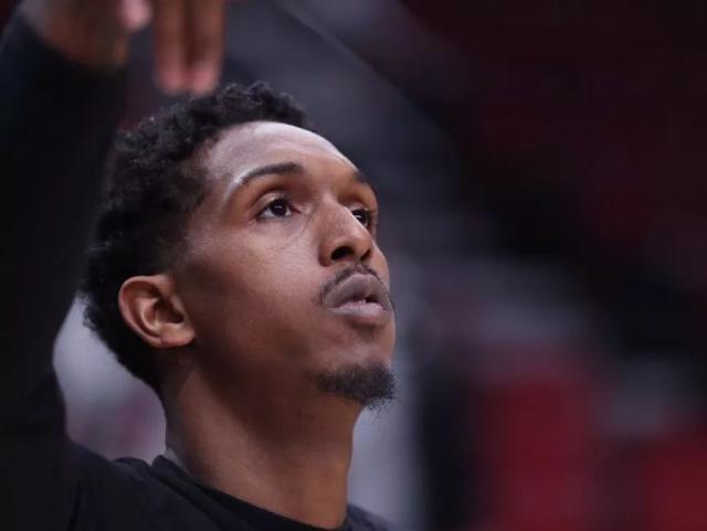 巴西国际新任主帅说球队穿粉色球衣看着像同性恋，事后道歉（巴西国际新帅称粉色球衣“像同性恋”惹议后致歉）