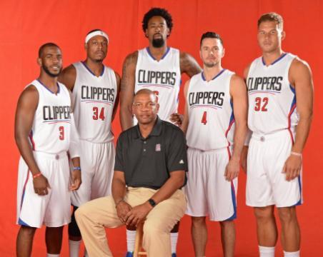 他是全场最耀眼的那个人（全场焦点尽在他一人）