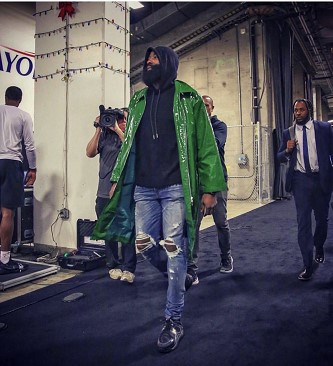 赶紧买断吧！老詹完全不设防 湖人内部矛盾随时会爆（迅速买断吧！詹姆斯毫无防守，湖人更衣室随时炸锅）