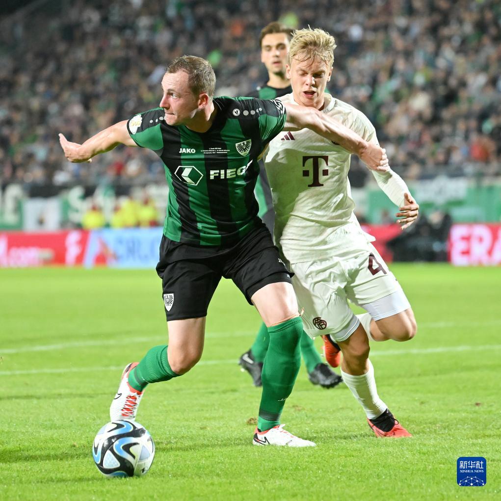 融入巴塞罗那，拉什福德参观巴萨基金会项目与孩子们互动（走进巴塞罗那：拉什福德探访巴萨基金会，与孩子们互动）