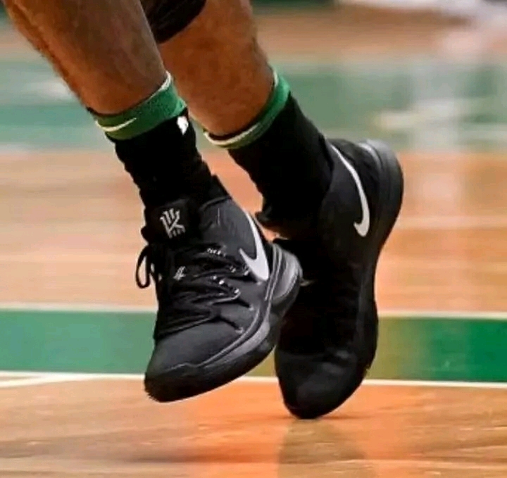 掘金约基奇豪取三双末节爆发（掘金核心约基奇轰三双 末节统治全场）