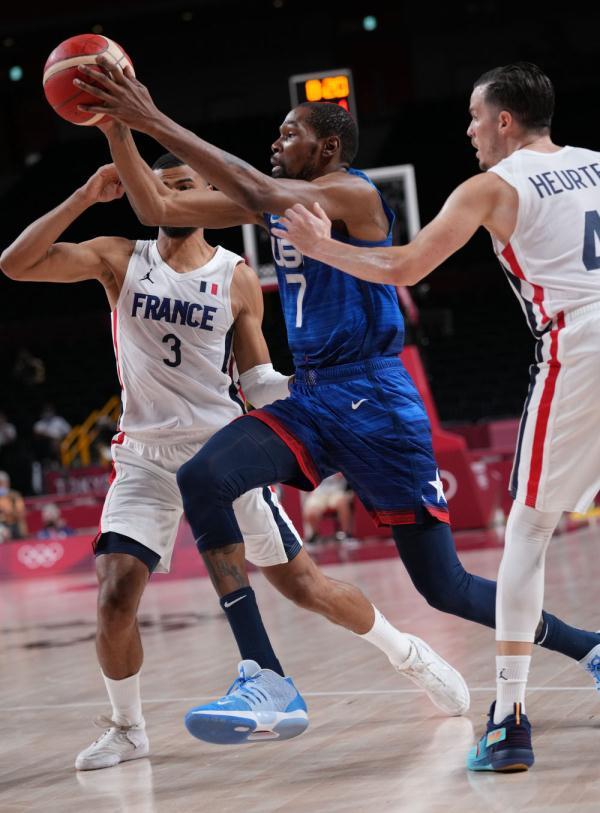 CBA历史首场潜力赛：秦子龙11分，山西27-24广厦（CBA首届潜力赛：秦子龙砍11分，山西27比24险胜广厦）