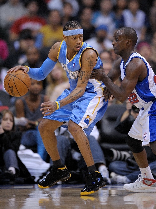 一家人都太美了！瓦妮莎晒与三个女儿圣诞合照：节日快乐（瓦妮莎晒三女儿同框圣诞照，一家美翻了：节日快乐）