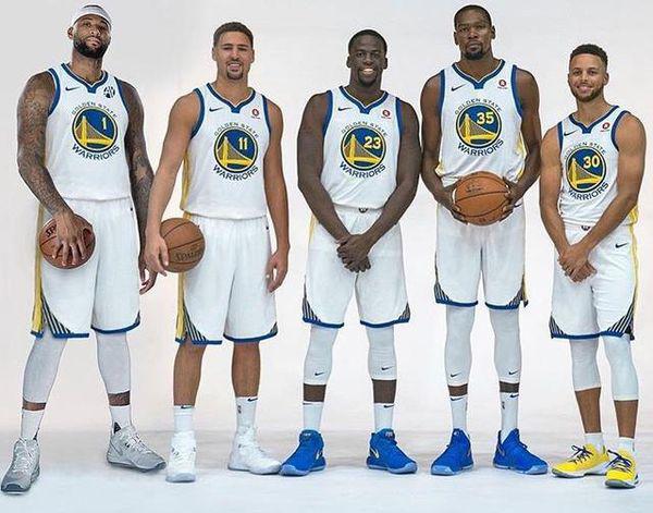 火箭哈登末节爆发连得15分（火箭球星哈登末节狂飙，连取15分）