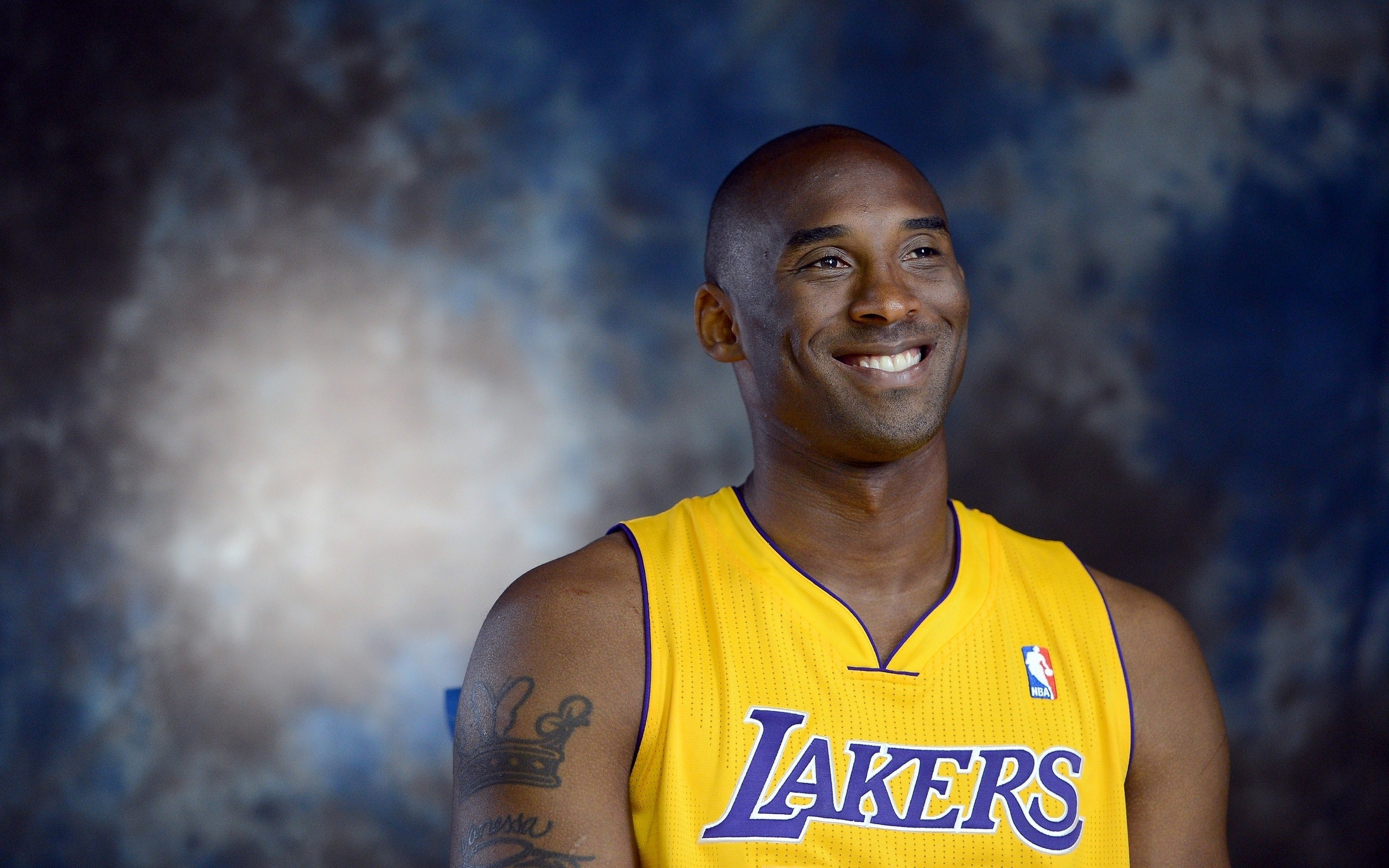 英格兰客战阿尔巴尼亚：凯恩、贝林领衔，埃泽、赖斯出战（英格兰客场挑战阿尔巴尼亚：凯恩、贝林厄姆领衔，埃泽、赖斯登场）