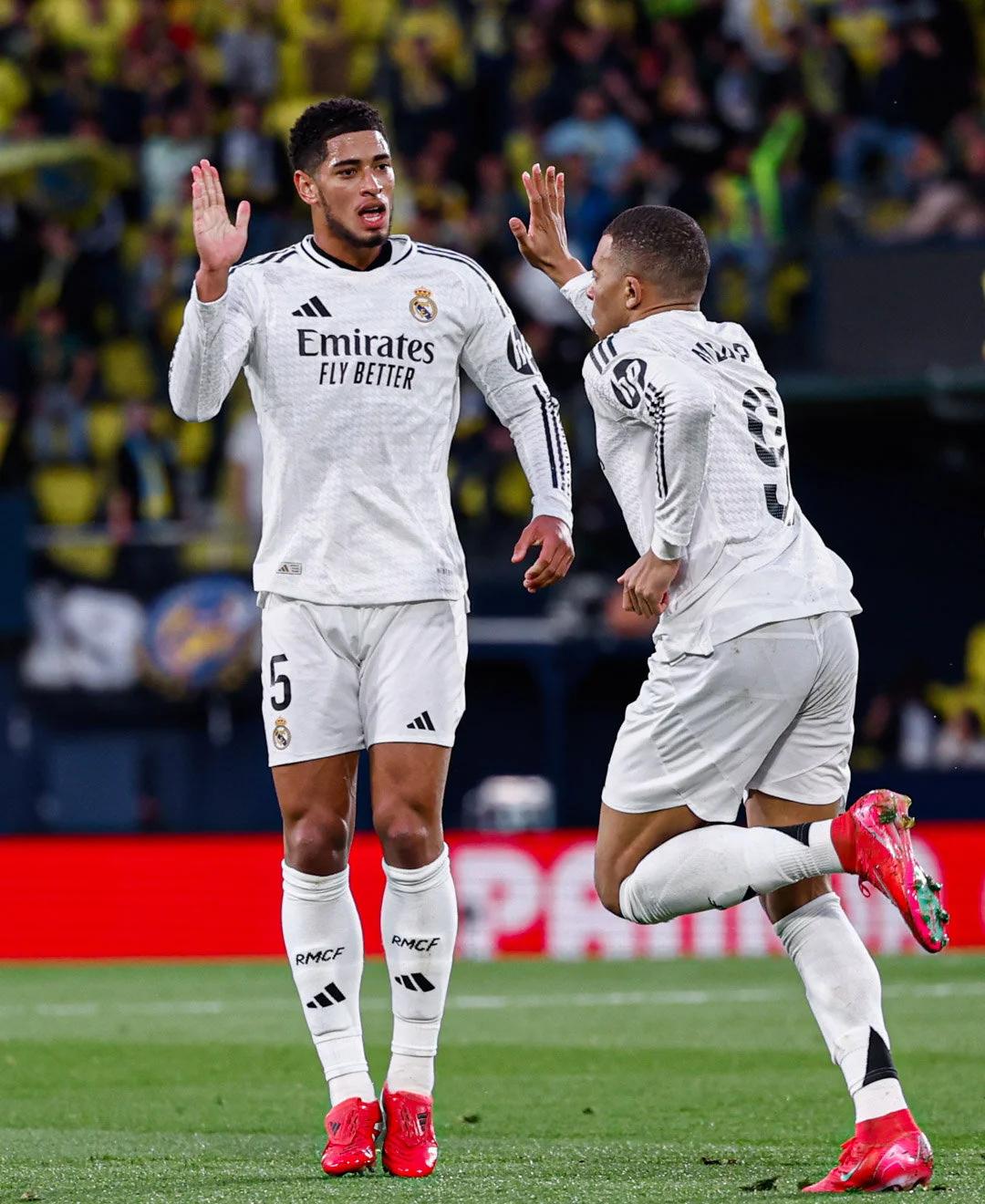 扎戈：托蒂睡觉打呼噜还说梦话；吐西蒙尼口水是因他故意挑衅（扎戈称：托蒂睡觉会打鼾还爱说梦话；向西蒙尼吐口水因对方刻意挑衅）