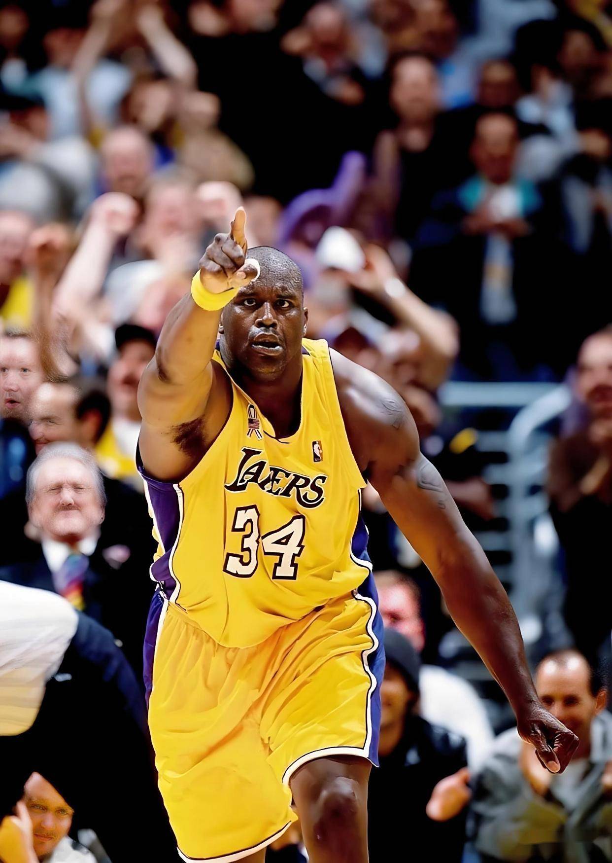 史诗级冷门！十人埃弗顿创历史，客场掀翻曼联（十人埃弗顿客场逆袭曼联，缔造历史性大冷门）