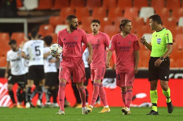 一场2-0让西甲争冠格局大乱，大黑马豪取6连胜，只落后皇马1分（2-0搅乱西甲争冠格局，黑马豪取6连胜距皇马仅1分）